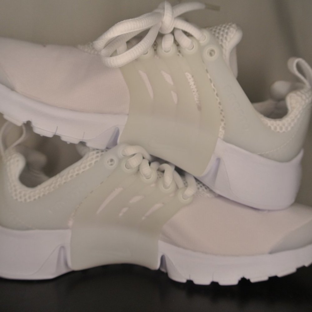 Nike Air Presto GS Triple White 833875-100 size 5Y / Women's 6.5 New - Picture 5 of 11